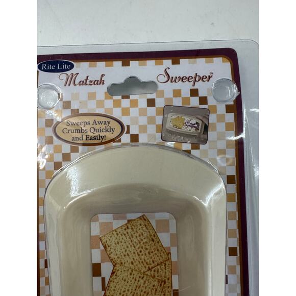 Handheld Matzah Sweeper Passover Jewish Gifts Gag Crumb Cleaner Rite Lite NEW - Picture 3 of 4